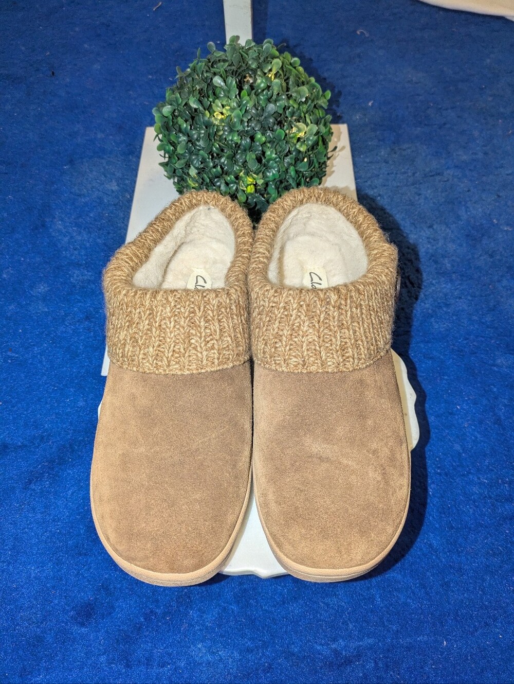 Clarks Suede Knit Collar Clog Slippers Tan Faux Fur Lined Mules Size 8